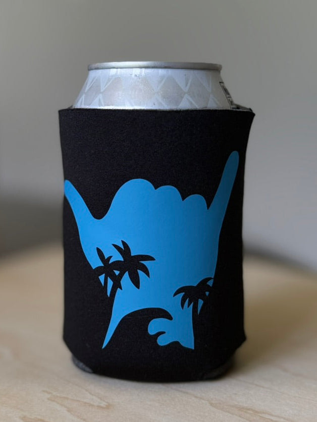 Can cooler with blue graphic design on a wooden surface